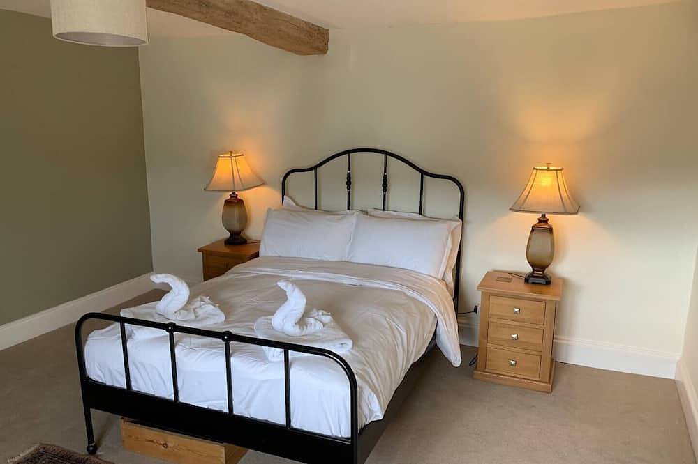 Traditional Cotswold cottage with stunning views and walking in Stroud, Gloucestershire
