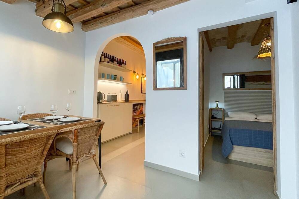 Entire apartment, Exquisite 2-bedroom Apartment on Rambla by Hostem in Vilanova i la Geltrú, Garraf