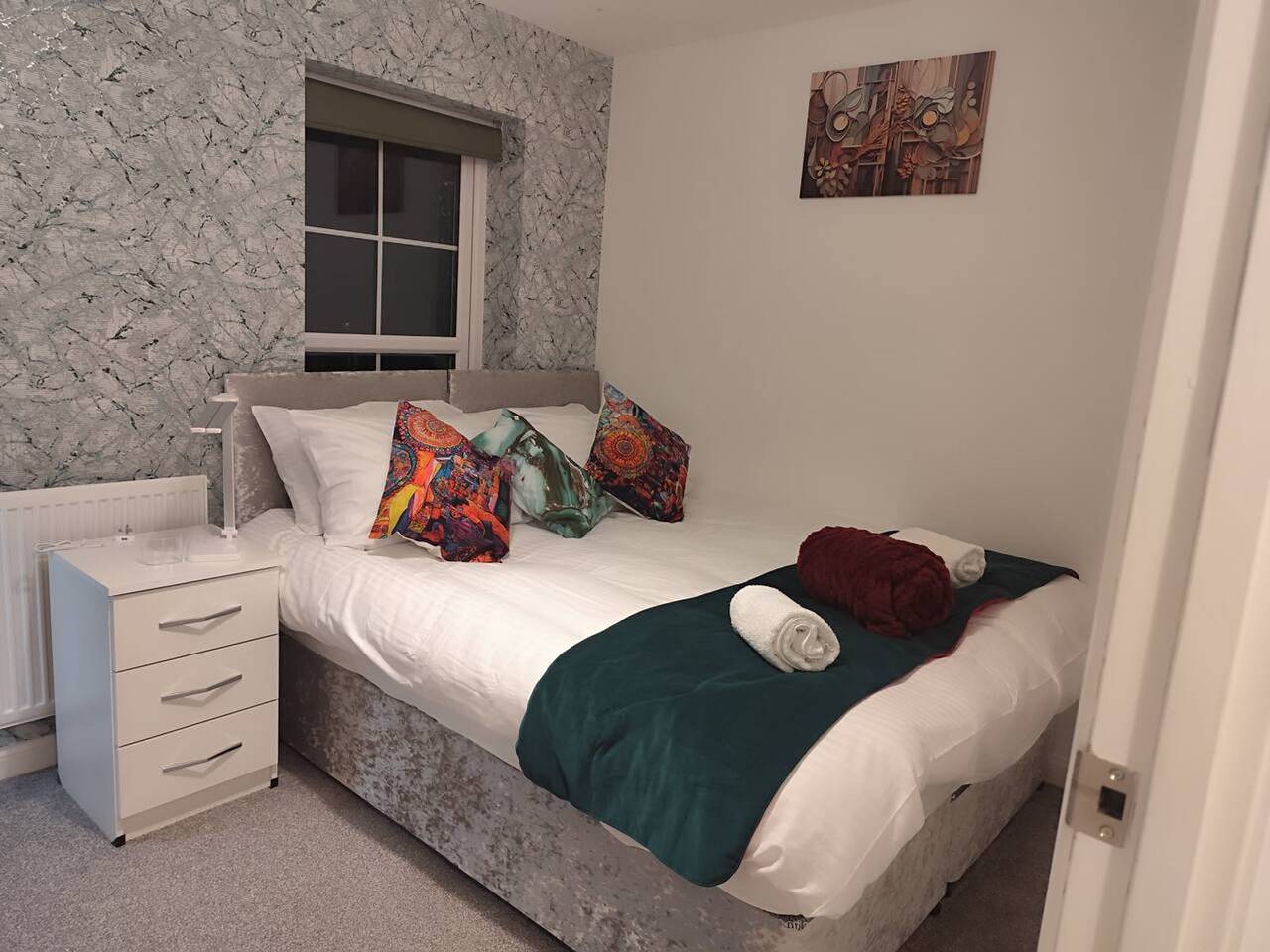 Spacious Home for Groups, Sleeps 8 in Stoke-on-Trent, Midlands
