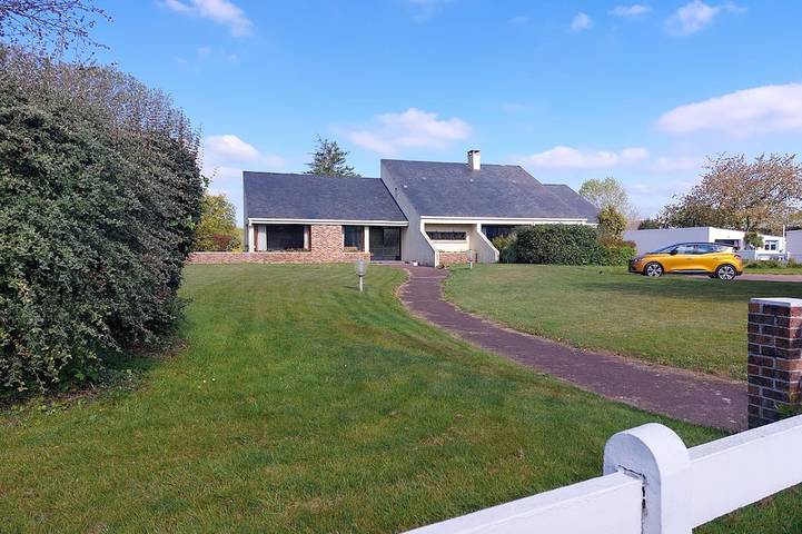 Gîte pour 10 personnes, avec jardin et terrasse dans Allenay