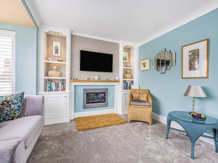 City Centre Town House w Parking - Pass the Keys in Chichester, West Sussex