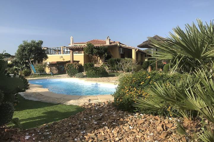 Villa für 3 Personen, mit Pool und Garten sowie Balkon - 1