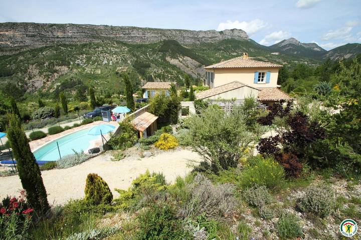 Gîte for 12 people, with garden and terrace as well as pool - 1