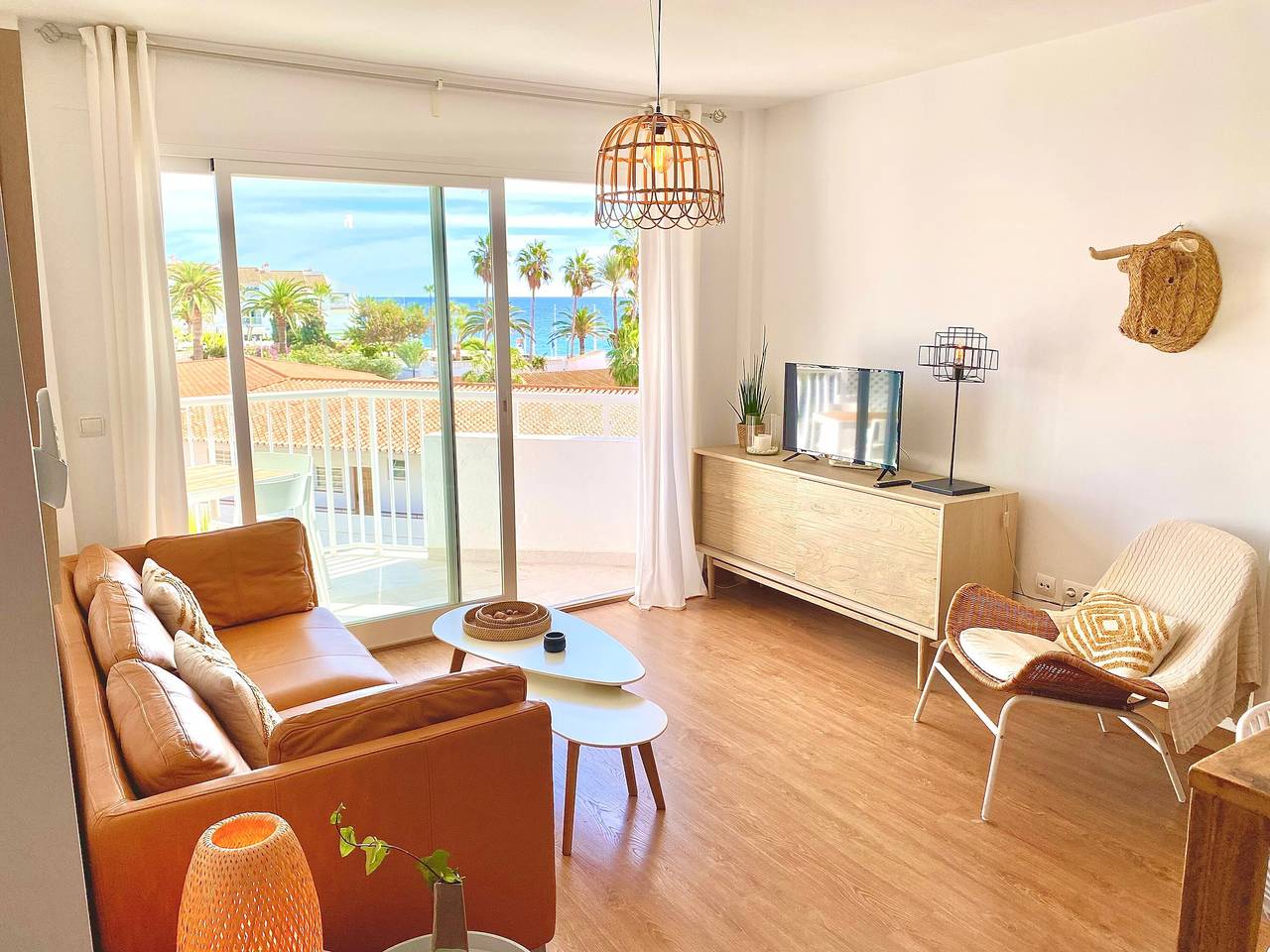 Appartement entier, Appartement "511 Torresol" avec vue sur mer, piscine partagée & Wi-Fi in Playa de la Torrecilla, Nerja