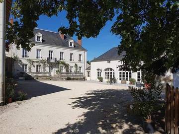 Gîte pour 16 personnes, avec jardin ainsi que sauna et jacuzzi, animaux acceptés à Nouans-les-Fontaines