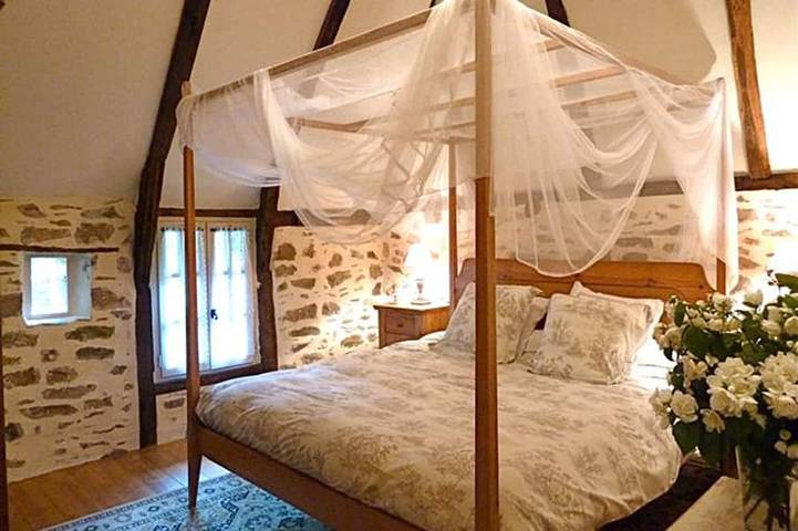 Gîte pour 2 personnes, avec piscine ainsi que jardin et balcon, animaux acceptés à Entraygues-sur-Truyère - 2