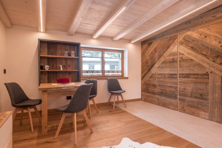 Appartamento intero, Appartamento 'Majon Baticher' con vista sulle montagne, balcone e Wi-Fi in Canazei, Dolomiti Superski