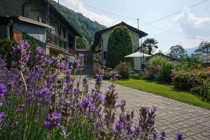 Chambre d’hôte pour 2 personnes, avec Balcon et Jacuzzi ainsi que Jardin et Sauna