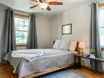 Vacation House for 9 Guests in South Bend, Indiana, Picture 3