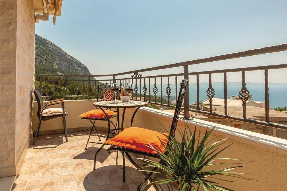 Cozy home in Makarska with kitchen in Veliko Brdo, Makarska