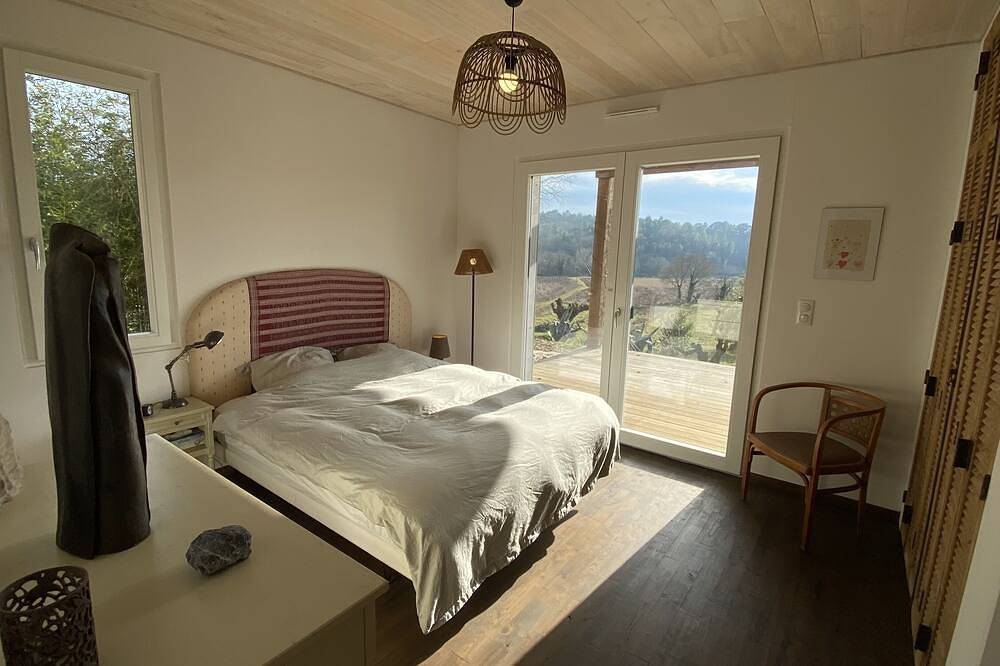 Bright architect-designed house, quiet, bioclimatic construction, river terrace in Goudargues, Nimes und Umgebung