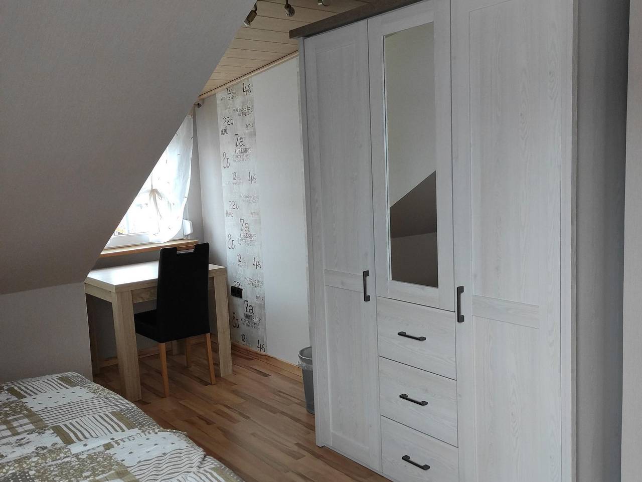Guhl, Privatzimmer - Nichtraucher- Hauptzimmer Og, Dusche und Bad, Wc in Munster (Niedersachsen), Landkreis Heidekreis