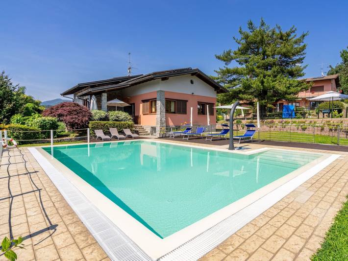 Ferienwohnung für 6 Personen, mit Terrasse und Garten in Comune di Luino