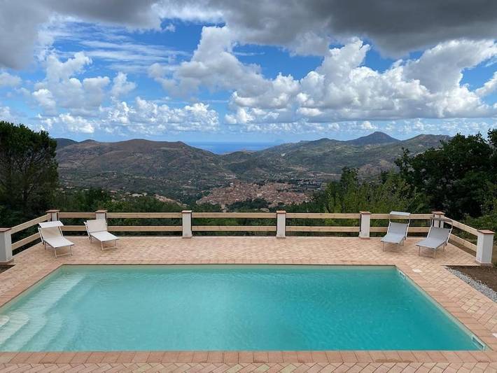 Casa vacanza per 6 persone, con piscina e giardino nonché panorama a Castelbuono