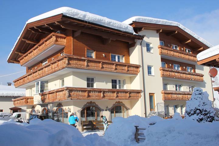 Appartement voor 4 personen, met uitzicht en balkon, kindvriendelijk in Niederau