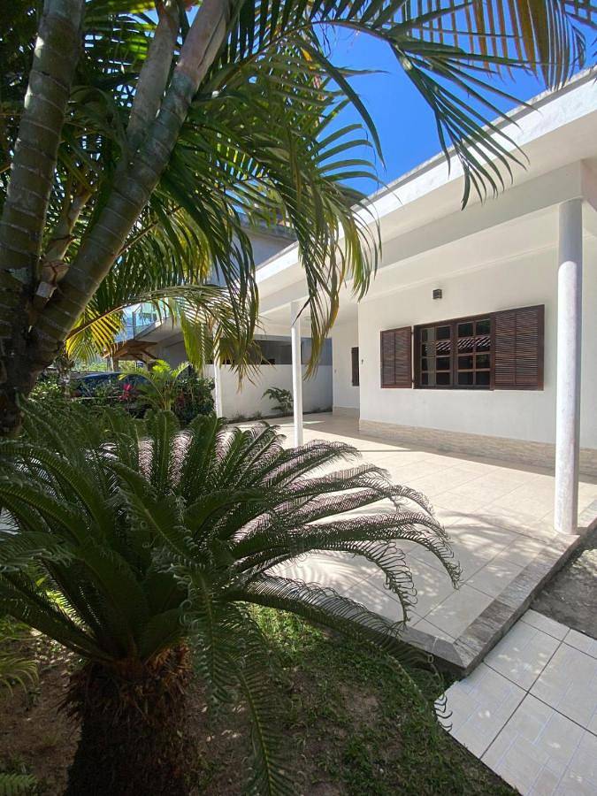 Casas e apartamentos de temporada para 10 pessoas, com piscina e jardim, com animais de estimação em Ubatuba