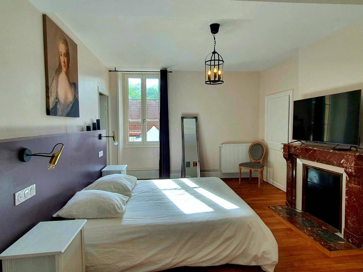 Deluxe Double Room in Ancy-le-Franc, Arrondissement d'Avallon