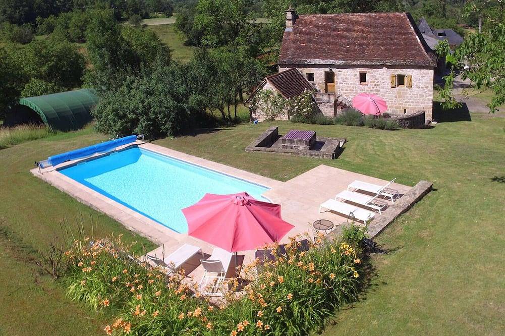 Maison de 3 chambres avec piscine chauffée et grand jardin, animaux acceptés in Meyssac, Région de Brive-la-Gaillarde