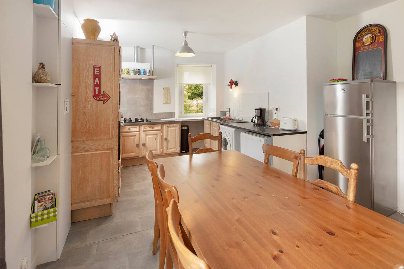 Apartamento entero, Gran Gîte con vistas a la montaña, piscina compartida y Wi-Fi in Saint-Jean-du-Gard, Cevenas
