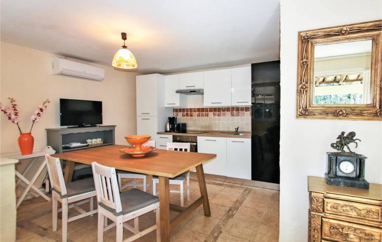 Escapade relaxante avec parking, piscine et jardin in Pont-Saint-Esprit, Région de Nîmes