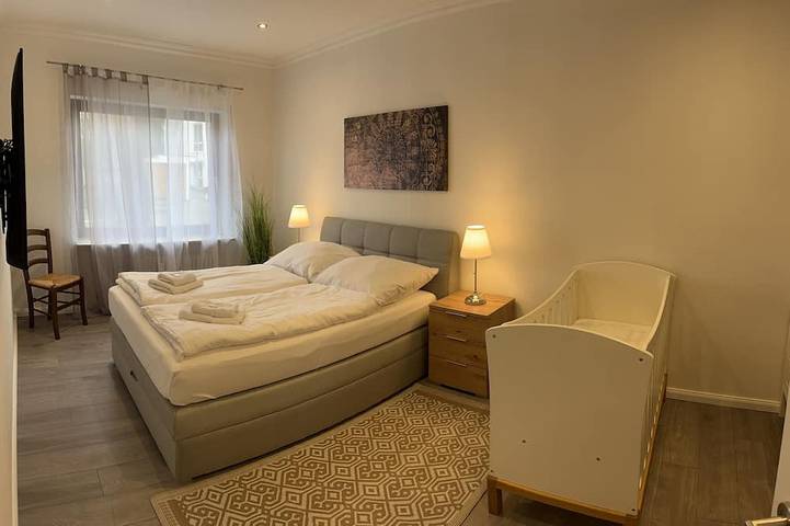 Ganze Wohnung, Exklusive Ferienwohnung 200 qm -  Nur 10 Minuten bis zur Heidelberger City in Sandhausen, Rheinebene
