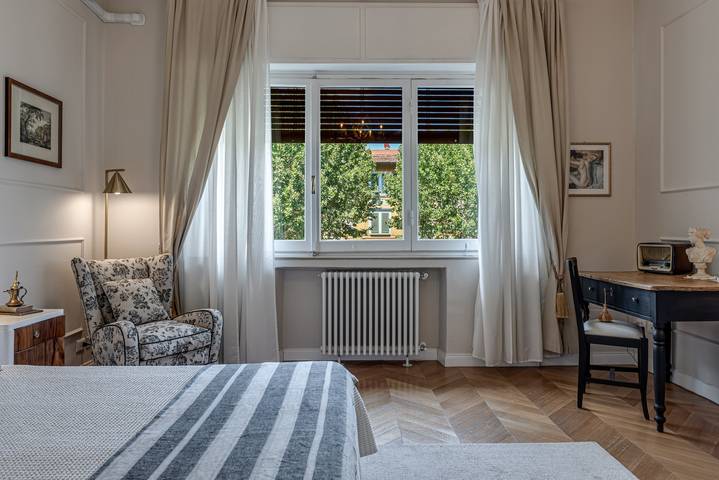 Maison Flora: Historic, Elegant Home with Parking in Oltrarno