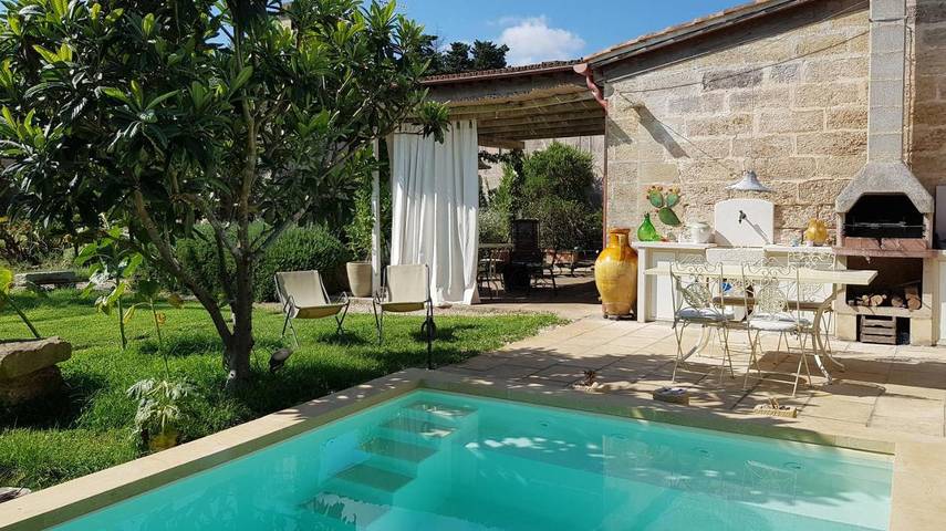 B&b per 2 persone, con idromassaggio e giardino nonché piscina e piscina per bambini in Minervino di Lecce