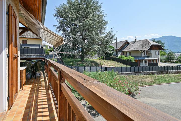 Casa independiente acogedora con vistas a la montaña, wifi y parking in Saint-Pierre-d'Albigny, Chambéry region