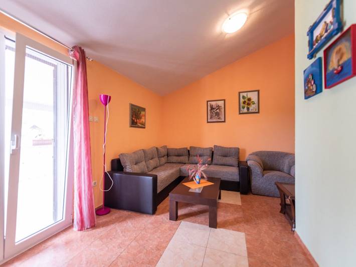 Ferienwohnung für 9 Personen, mit Garten und Terrasse sowie Pool in Marina - 4