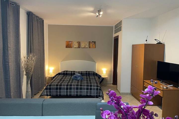 Entire apartment, Civic2 Large studio apartment in the center in Sassari, Sassari Province
