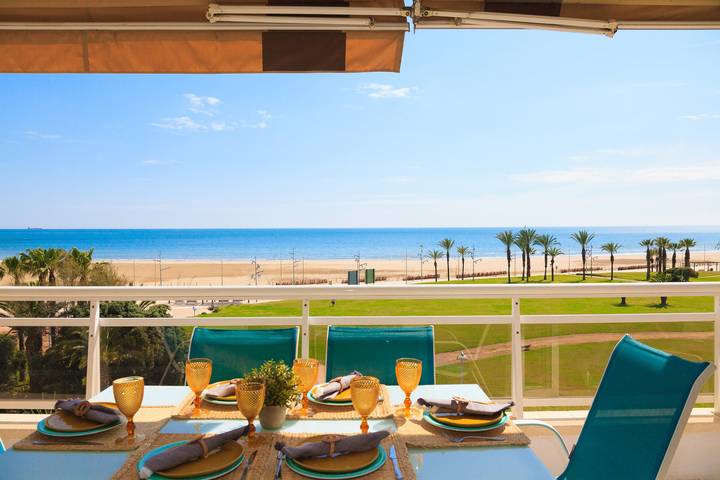 Location de vacances pour 5 personnes, avec jardin ainsi que piscine et terrasse à Platja de la Pineda