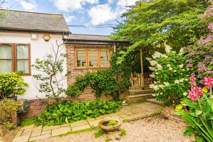 Location de vacances pour 4 personnes, avec piscine et jardin ainsi que sauna et jacuzzi à Hastings - 4