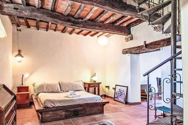 Villa indipendente con WIFI, piscina privata, TV, terrazza, animali ammessi, vista panoramica in Barga, Provincia di Lucca