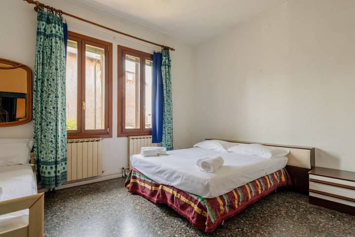 Ferienwohnung für 5 Personen, mit Balkon/Terrasse und Garten in Lido di Venezia