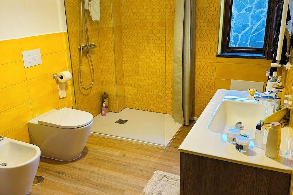 Entire apartment, Relaxation with Jacuzzi and pool between Pompeii Amalfi coast, Sorrento and Capri in Trecase, Vesuvio National Park