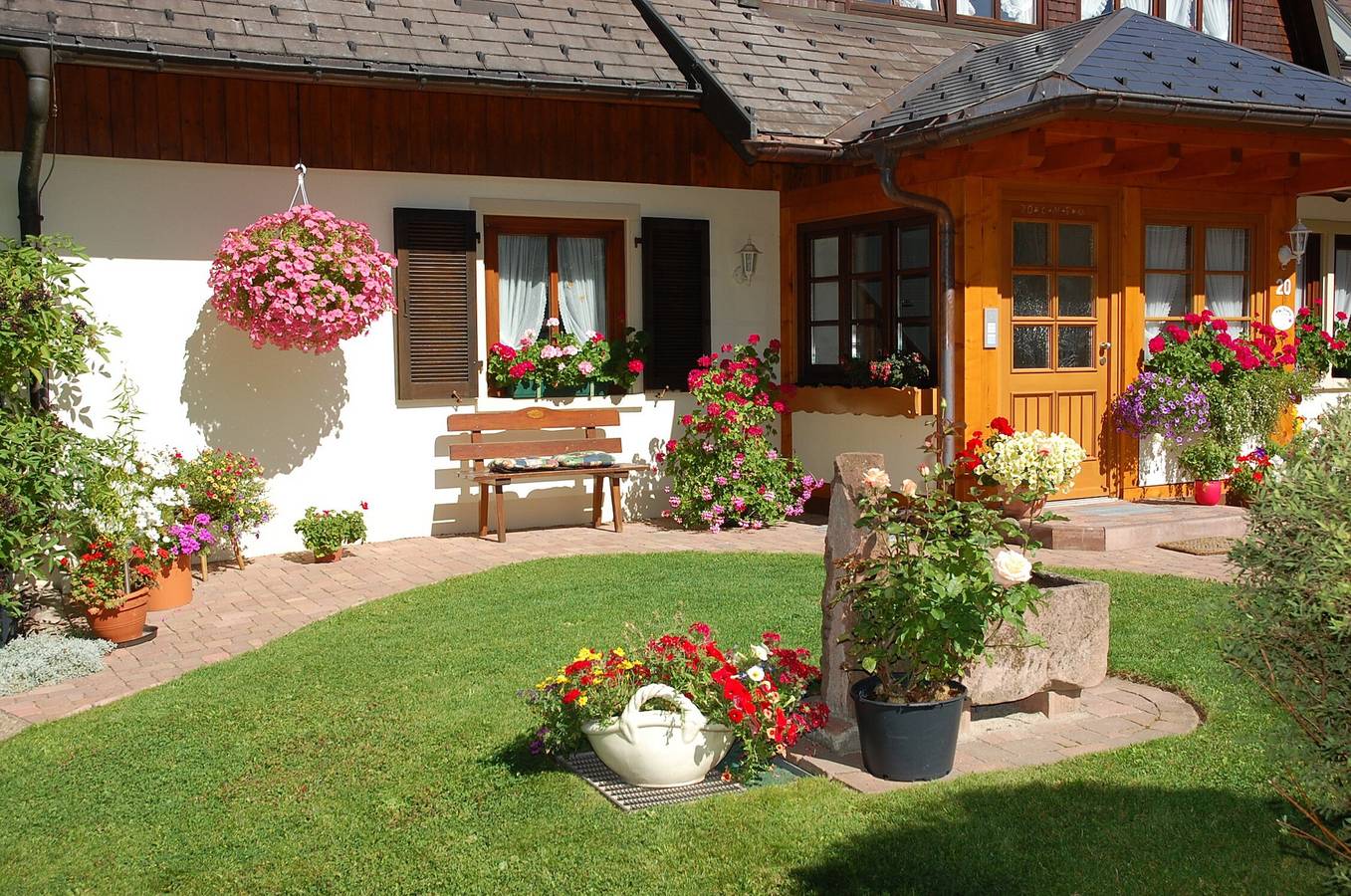 Ganze Wohnung, Ferienwohnung 'Gartenblick' mit Bergblick, privater Terrasse und Wi-Fi in St. Peter, Südschwarzwald