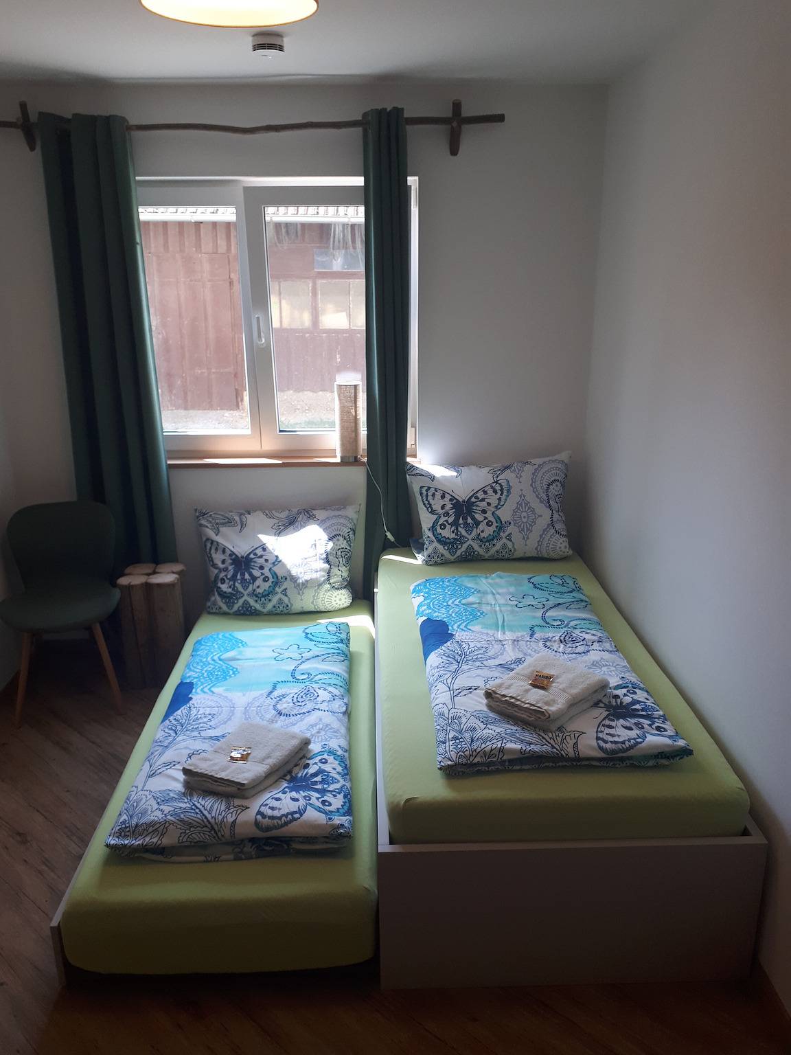 Ganze Wohnung, Ferienwohnung 'Wiesenduft Hof Schütterle' mit Seeblick, privater Terrasse und Wlan in Friedrichshafen, Region Bodensee-Oberschwaben