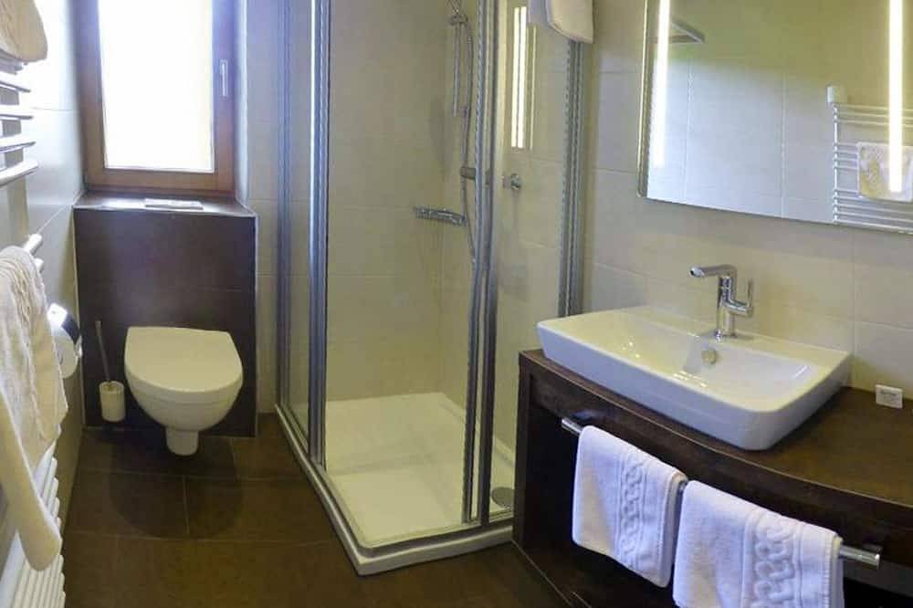 Dreibettzimmer \"Holzleiten\" mit Süd und Westbalkon - Pension Alpenhof - in Obsteig, Bezirk Imst