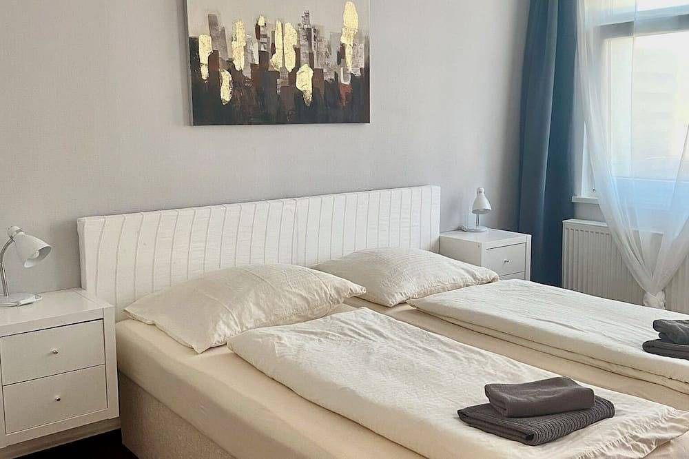 Ganze Wohnung, Gemütliches Apartment für 4 Personen mit Küche & Balkon, Elbblick & Wlan gratis in Laubegast, Dresden