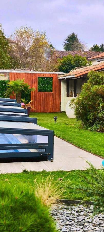 Location de vacances pour 10 personnes, avec jardin et piscine à Marthon