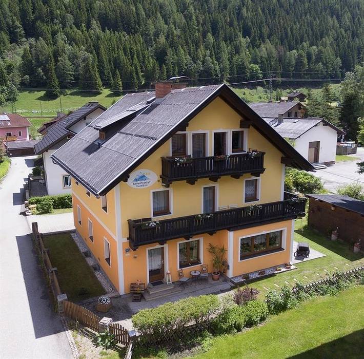 Hütte für 2 Personen, mit Garten und Pool sowie Ausblick in Mallnitz