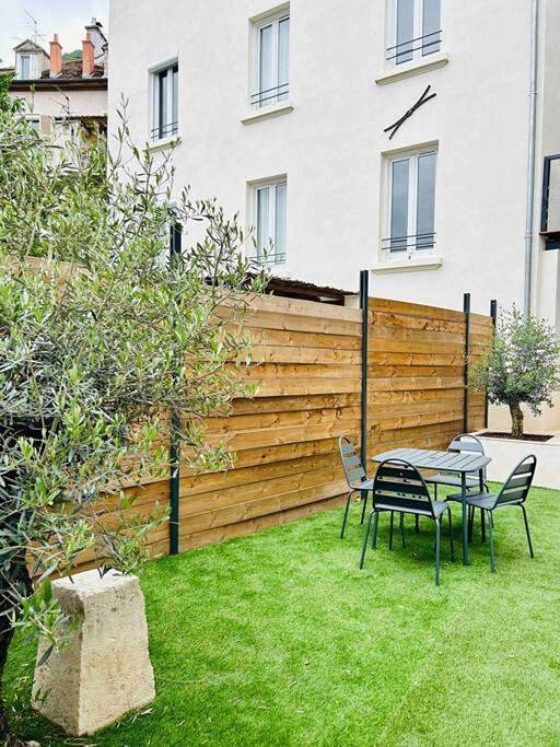 Appartement entier, T2 chic, calme proche Hopital in La Tronche, Isère