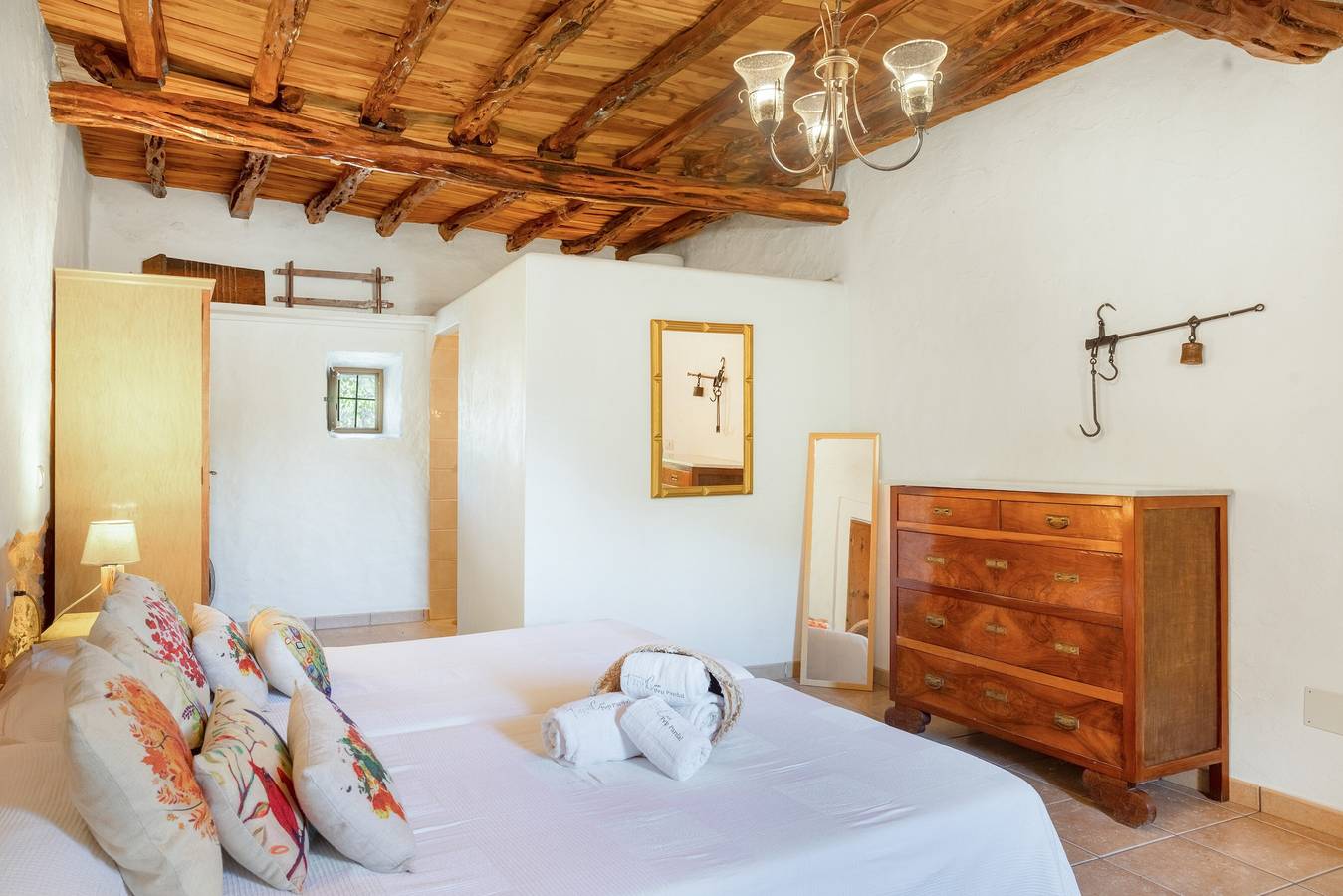 Typisch landelijk huis met zwembad vlak bij het strand, foto 13