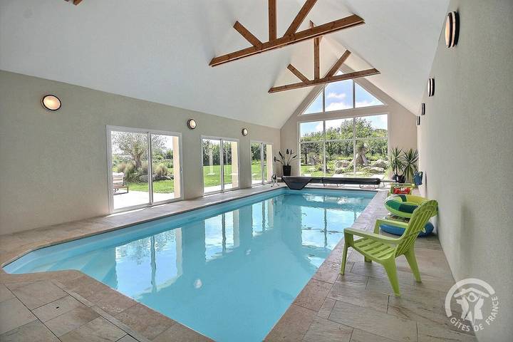 Gîte pour 8 personnes, avec Terrasse ainsi que Jardin et Piscine