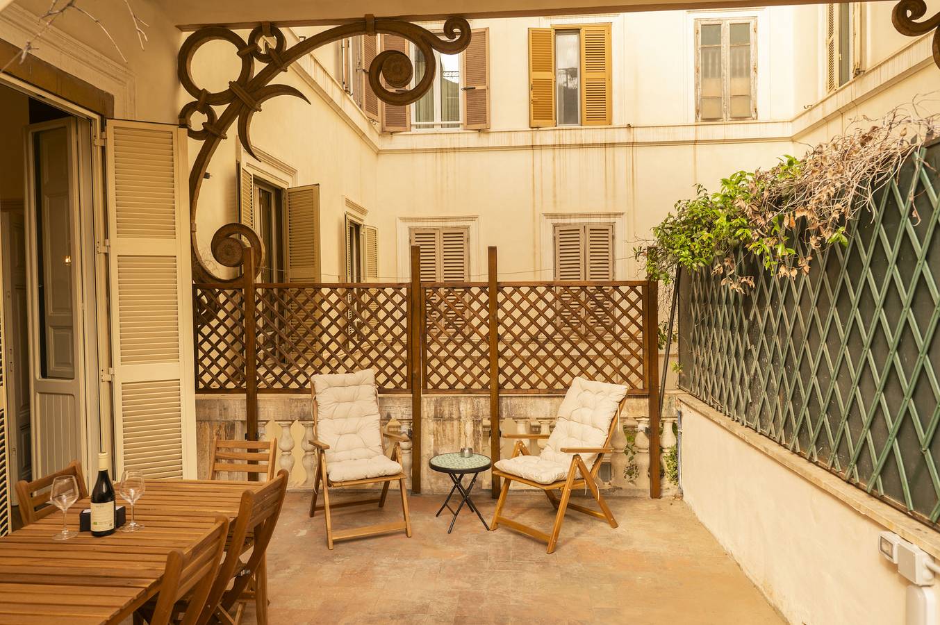 Entire apartment, Palazzo Barberini Grand Retreat with Terrace in Rome City Center, Rome