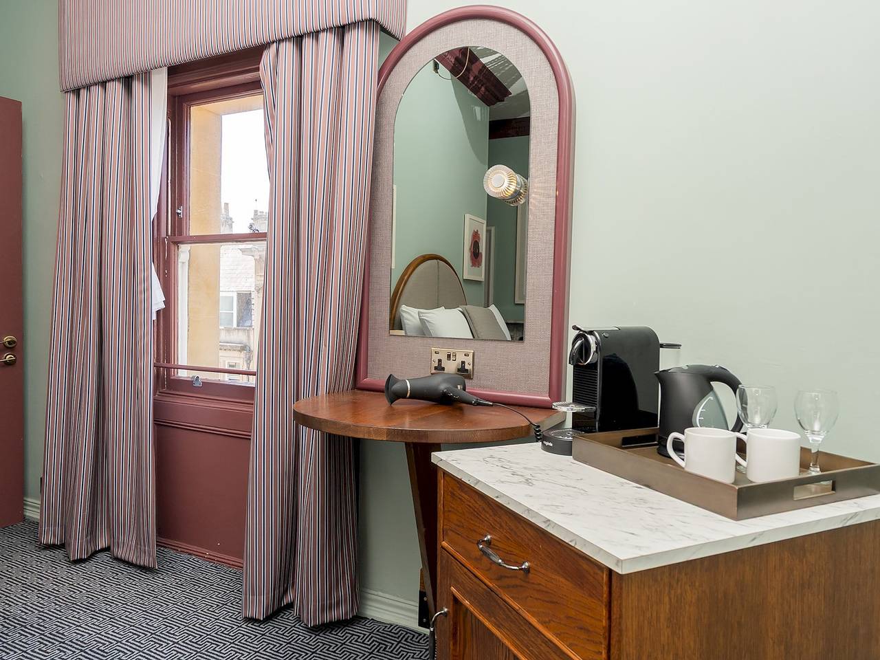 Entire apartment, Pass the Keys | King Room in superb Central Bath Location in Bath, Bath & North East Somerset