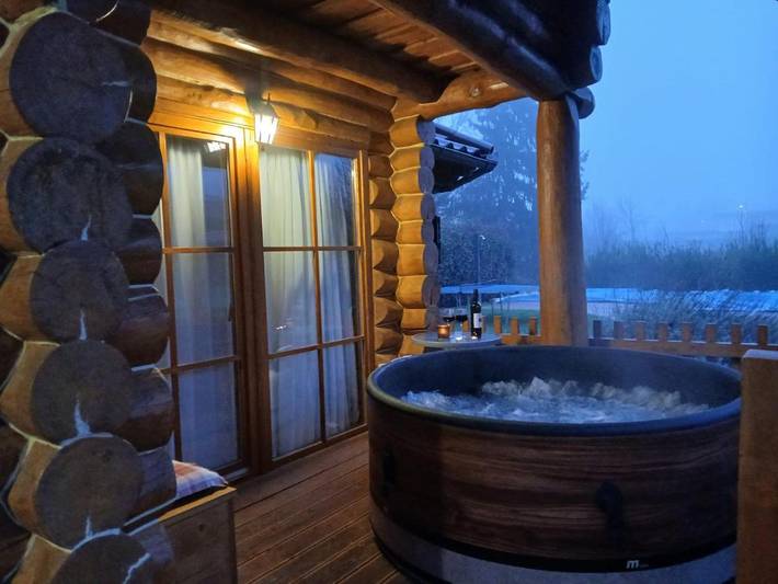 Gîte pour 4 personnes, avec vue et sauna ainsi que jardin et piscine, animaux acceptés en Croatie