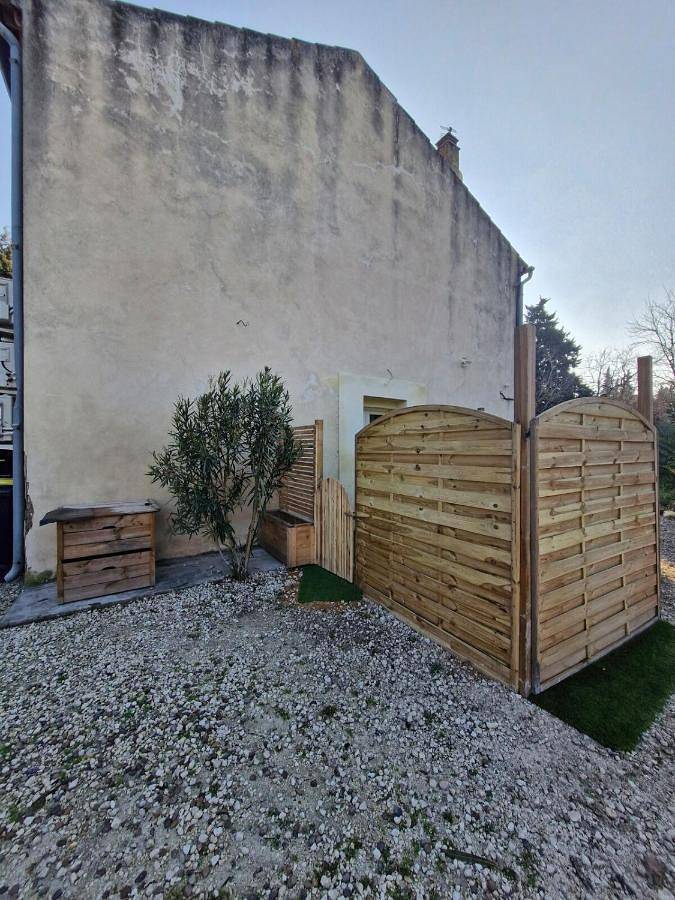 Location de vacances pour 2 personnes, avec Terrasse à Saint-Étienne-du-Grès - 4