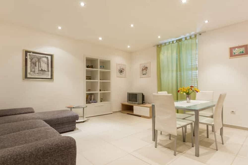 Apartamento entero, Apartamento moderno y acogedor en una ubicación increíble, justo enfrente del Palacio de Dioclation in Split, Condado de Split-Dalmacia