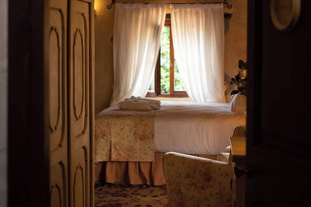 Luxurious 18th-century villa nestled in the vineyards of Valpolicella, 10 km from Verona in Negrar, Provincia de Verona